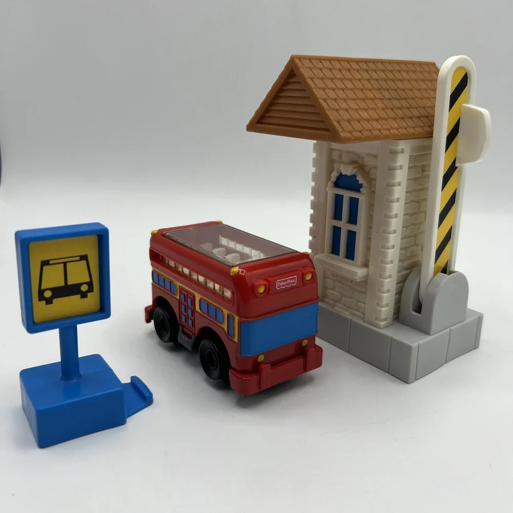 GeoTrax 3 Piece Highview Tours Bus Stop Fisher Price Station Double Decker Sign